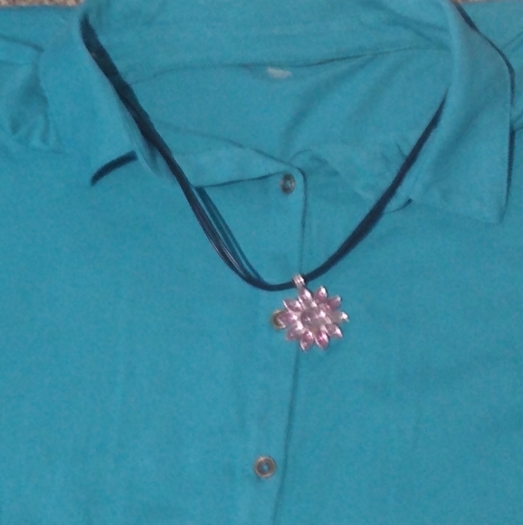Set: Country Casual Blouse Jeans and Necklace - Picture 2 of 3
